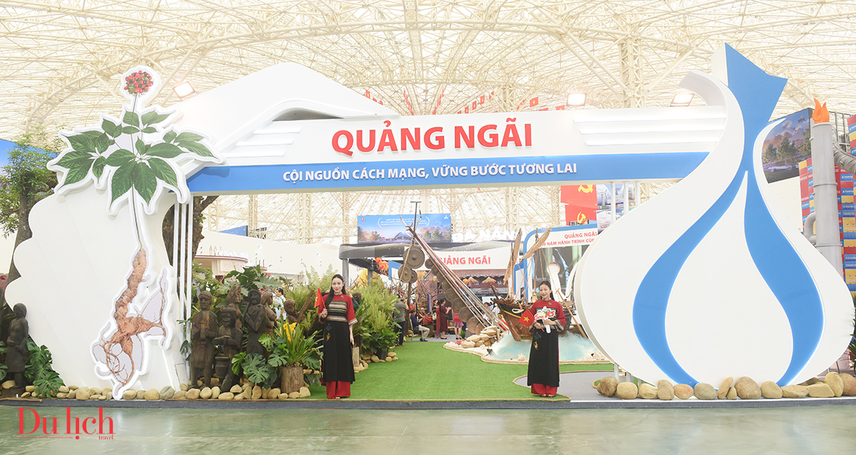 trien lam 'quang ngai - coi nguon cach mang, vung buoc tuong lai' hap dan du khach - 1