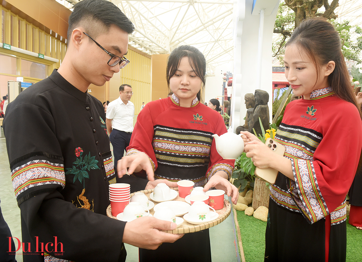 trien lam 'quang ngai - coi nguon cach mang, vung buoc tuong lai' hap dan du khach - 9