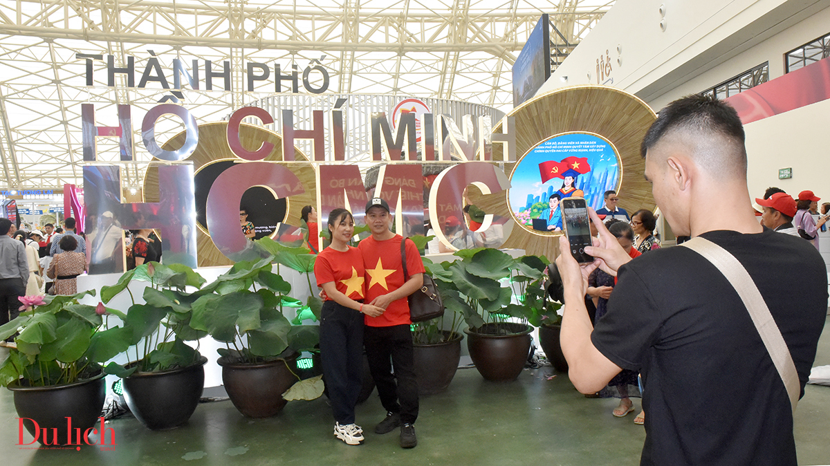 trien lam hanh trinh 300 nam kien tao tp.ho chi minh thu hut du khach - 14