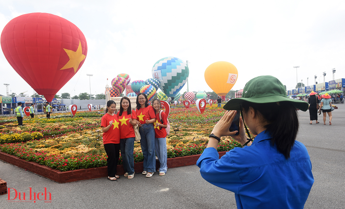 trien lam hanh trinh 300 nam kien tao tp.ho chi minh thu hut du khach - 4