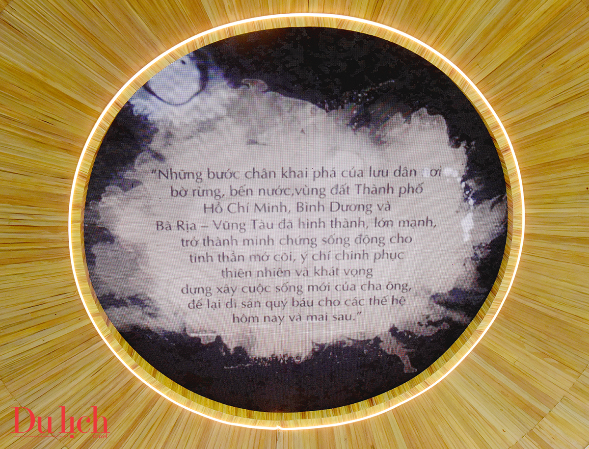 trien lam hanh trinh 300 nam kien tao tp.ho chi minh thu hut du khach - 12