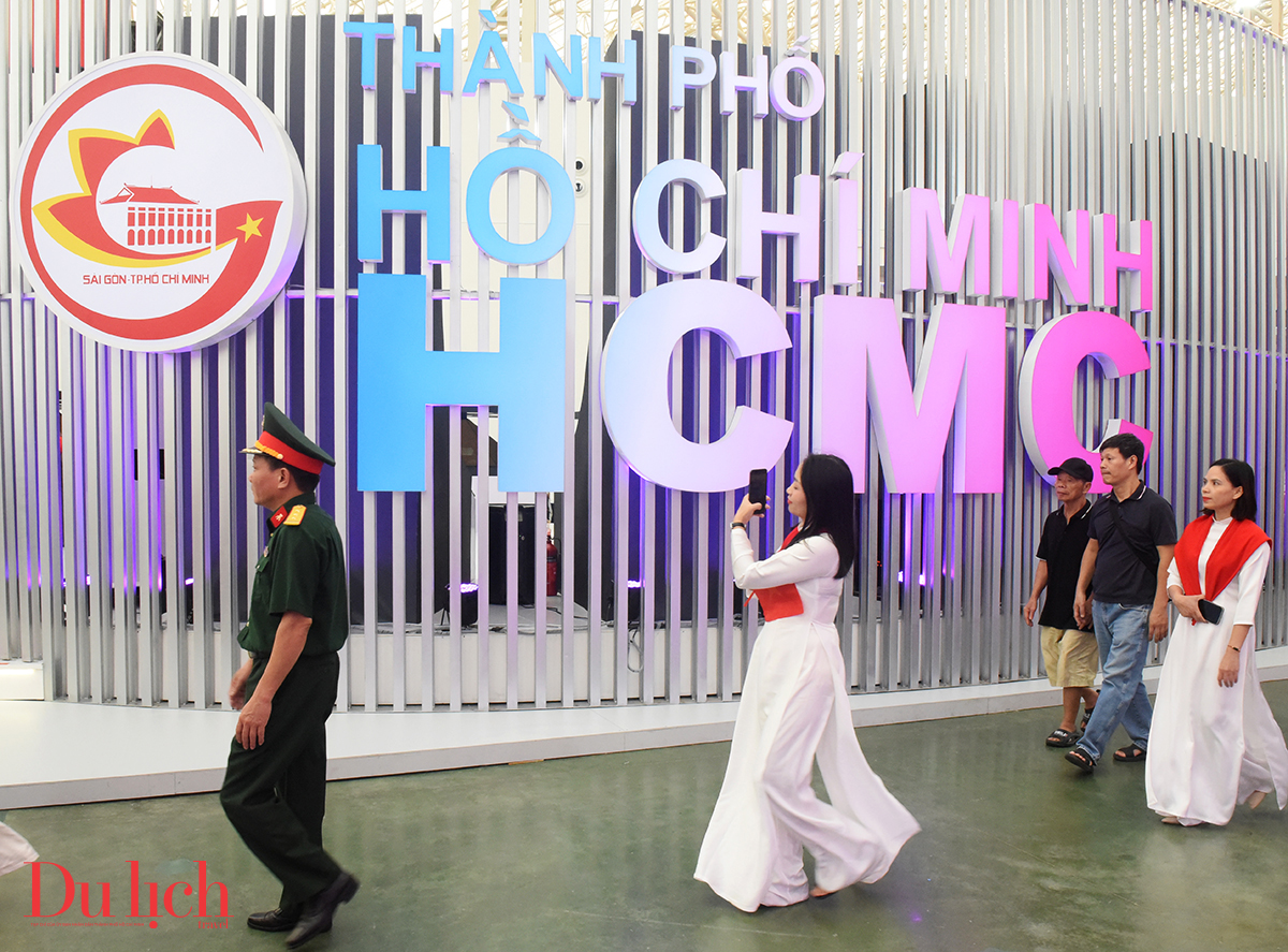 trien lam hanh trinh 300 nam kien tao tp.ho chi minh thu hut du khach - 13