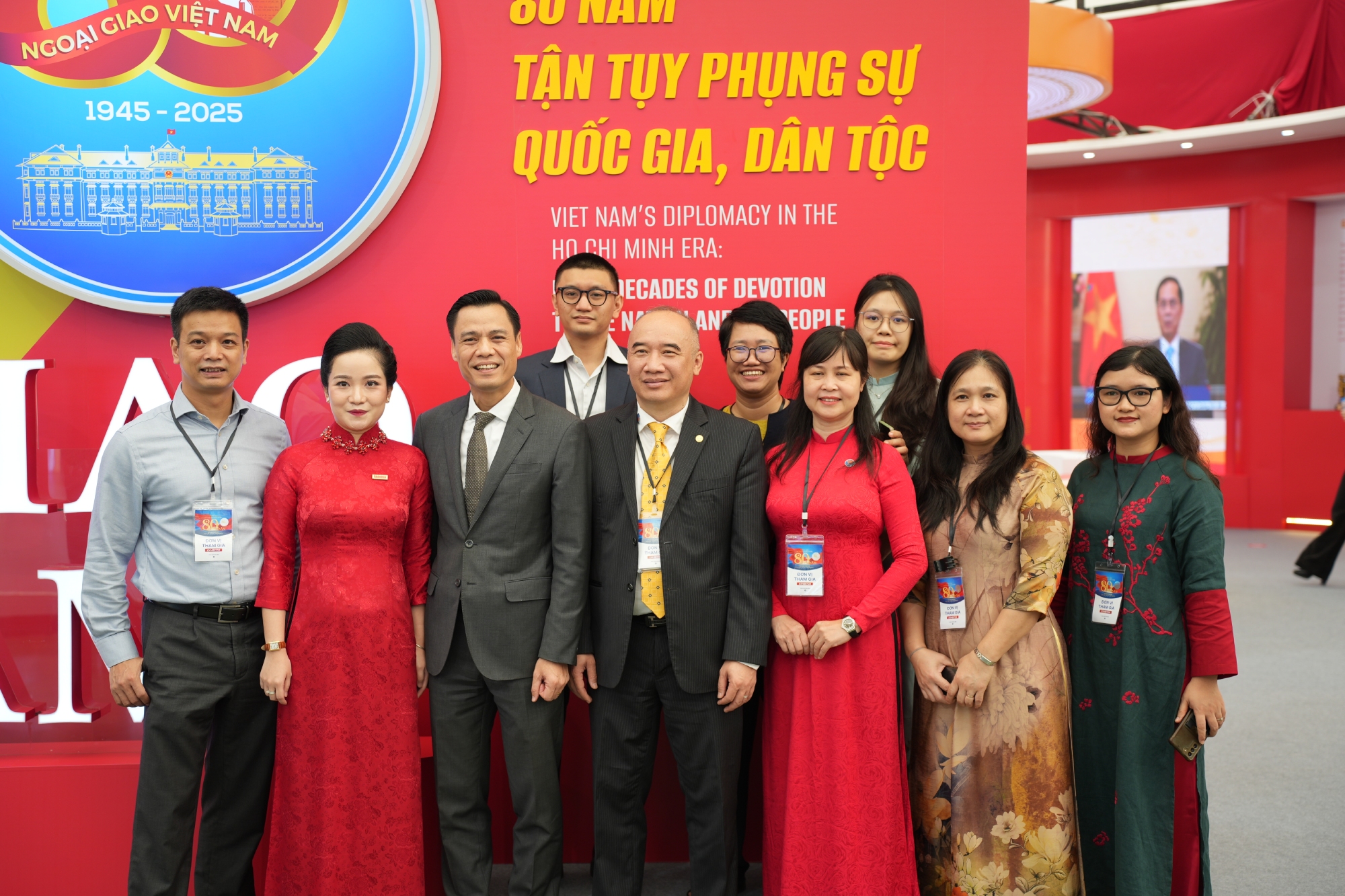 check-in khong gian trien lam 80 nam phung su dan toc cua nganh ngoai giao viet nam - 5