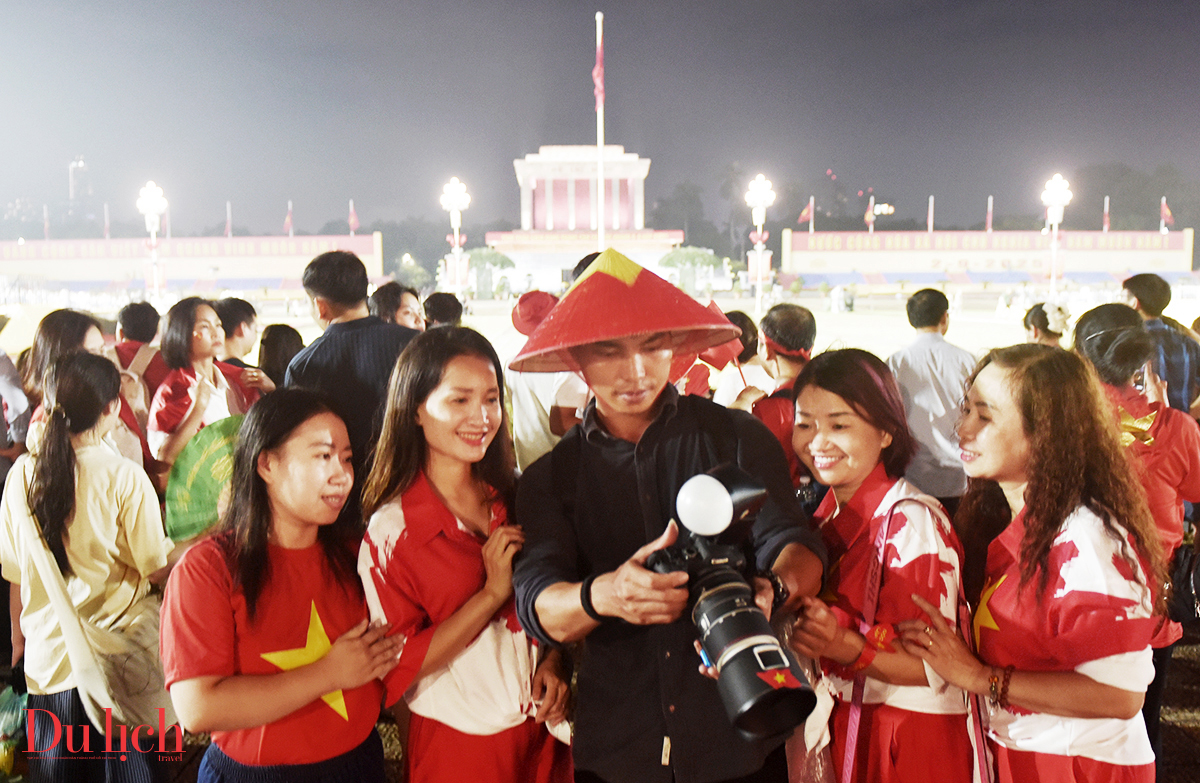 hang nghin nguoi dan, du khach do ve quang truong ba dinh don xem tong duyet dieu binh - 9