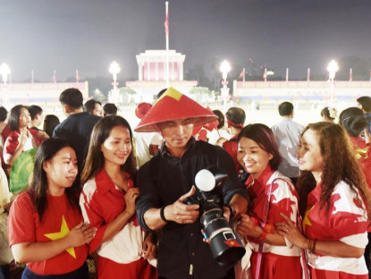  - Hàng nghìn người dân, du khách đổ về Quảng trường Ba Đình đón xem tổng duyệt diễu binh