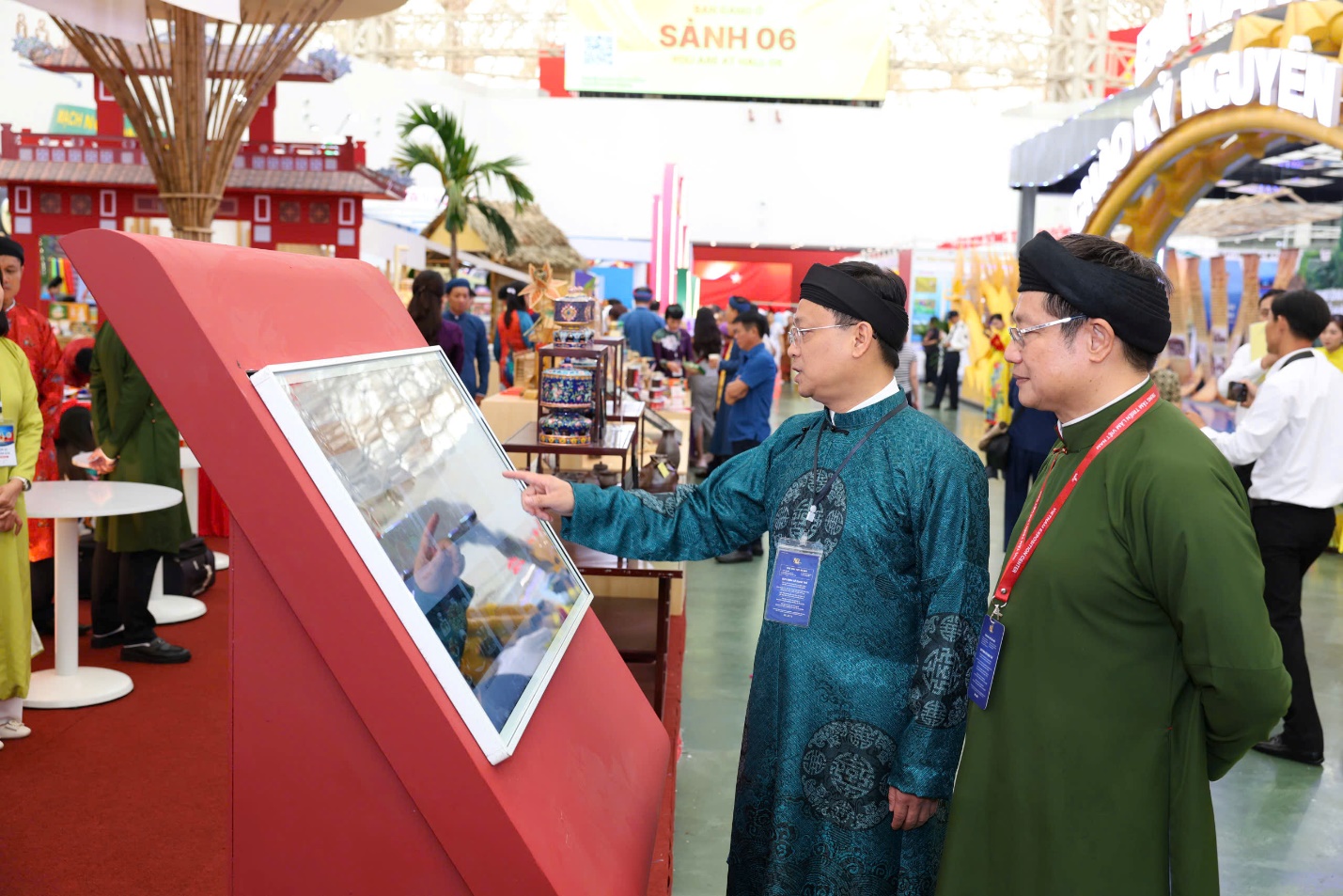 Đến Trung tâm Triển lãm Quốc gia ngắm di sản, thưởng thức ẩm thực Huế - 2