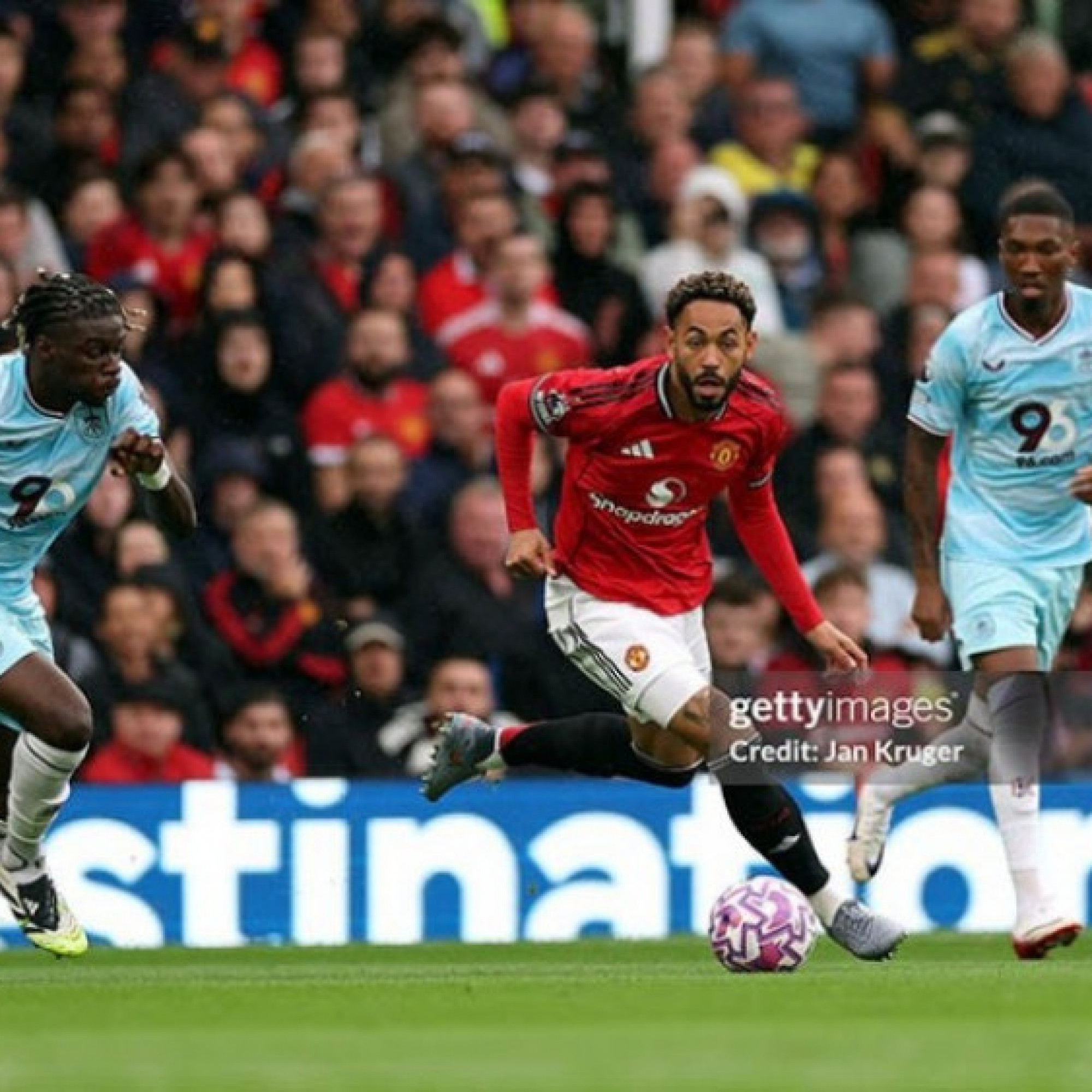  - Kết quả bóng đá MU - Burnley: Tấn công hấp dẫn, may mắn song hành (Ngoại hạng Anh)