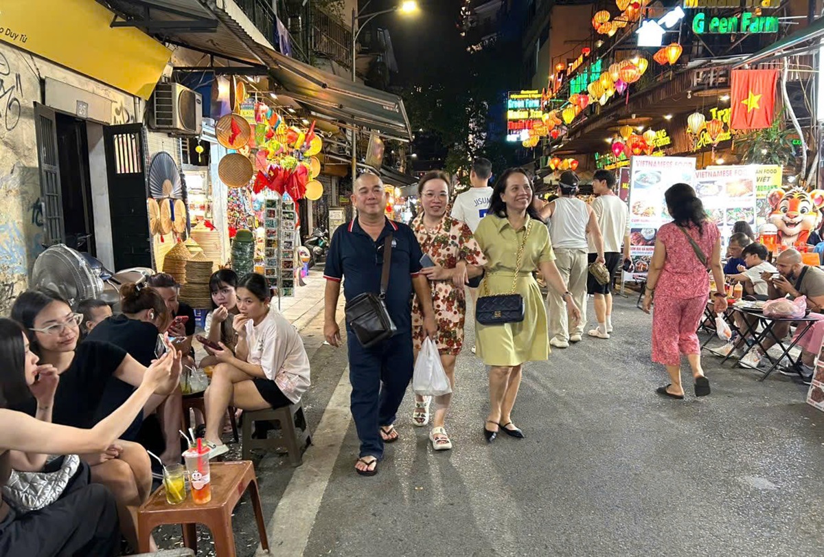 Mưa đêm phố cổ - 10