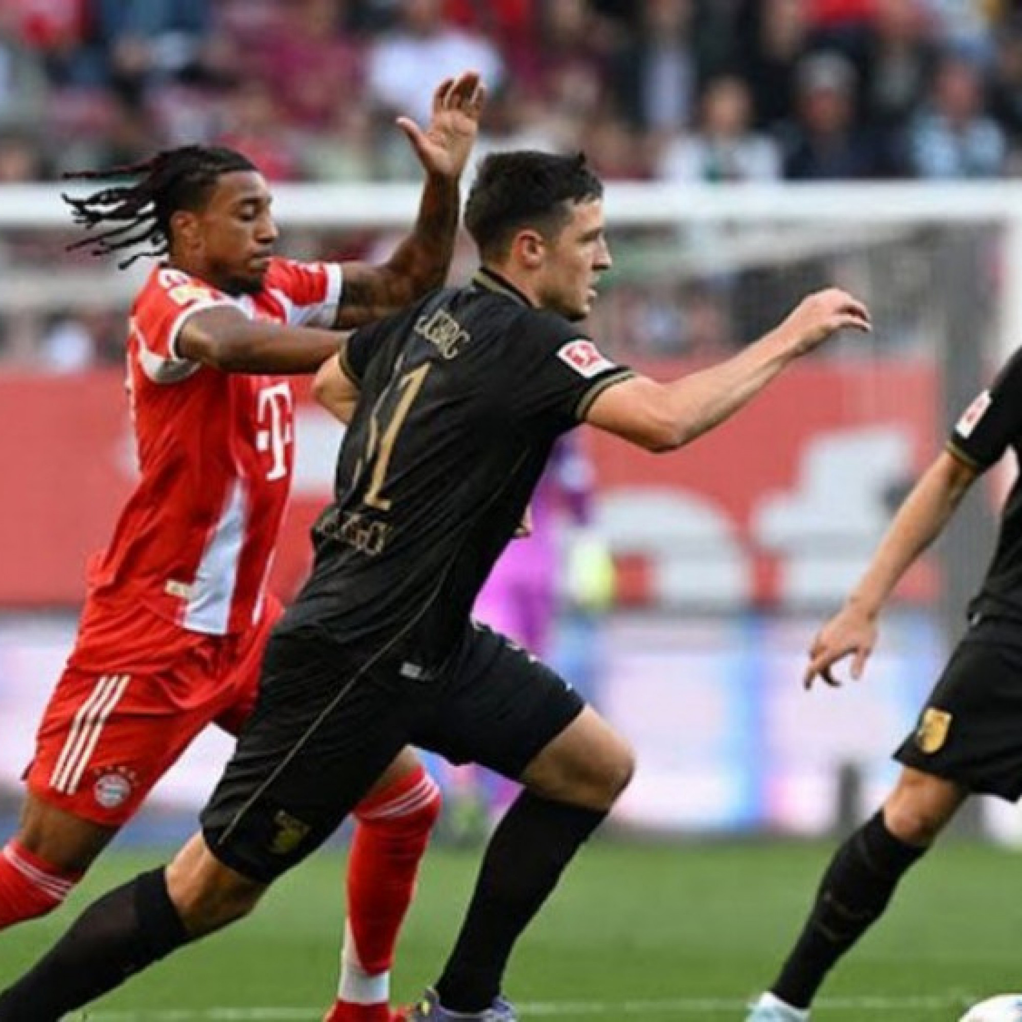  - Video bóng đá Augsburg - Bayern Munich: Kane châm ngòi, hiệp 1 áp đảo (Bundesliga)