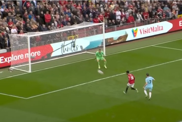MU thắng hú vía Burnley: Vừa mừng vừa lo, Amorim chứng minh 3-4-3 không sai - 2