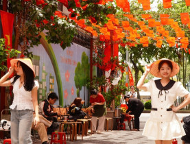  - Sắc đỏ sao vàng phủ kín không gian TP.HCM trong dịp lễ Quốc khánh