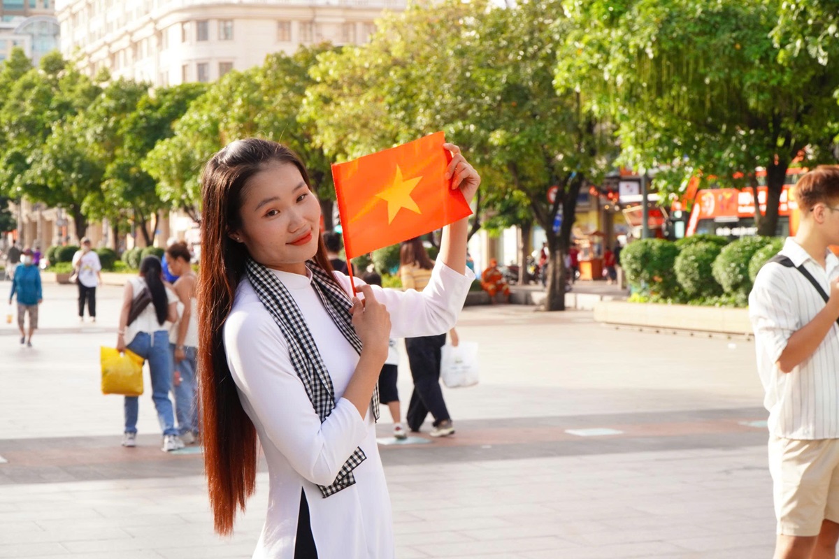 tp.hcm ruc ro sac co, hang ngan nguoi xem 'anh sao doc lap' va phao hoa - 2