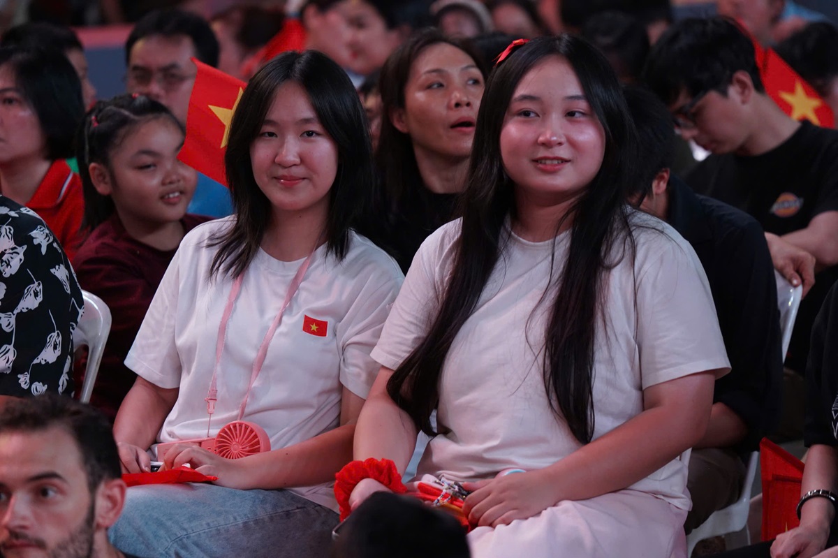 tp.hcm ruc ro sac co, hang ngan nguoi xem 'anh sao doc lap' va phao hoa - 6