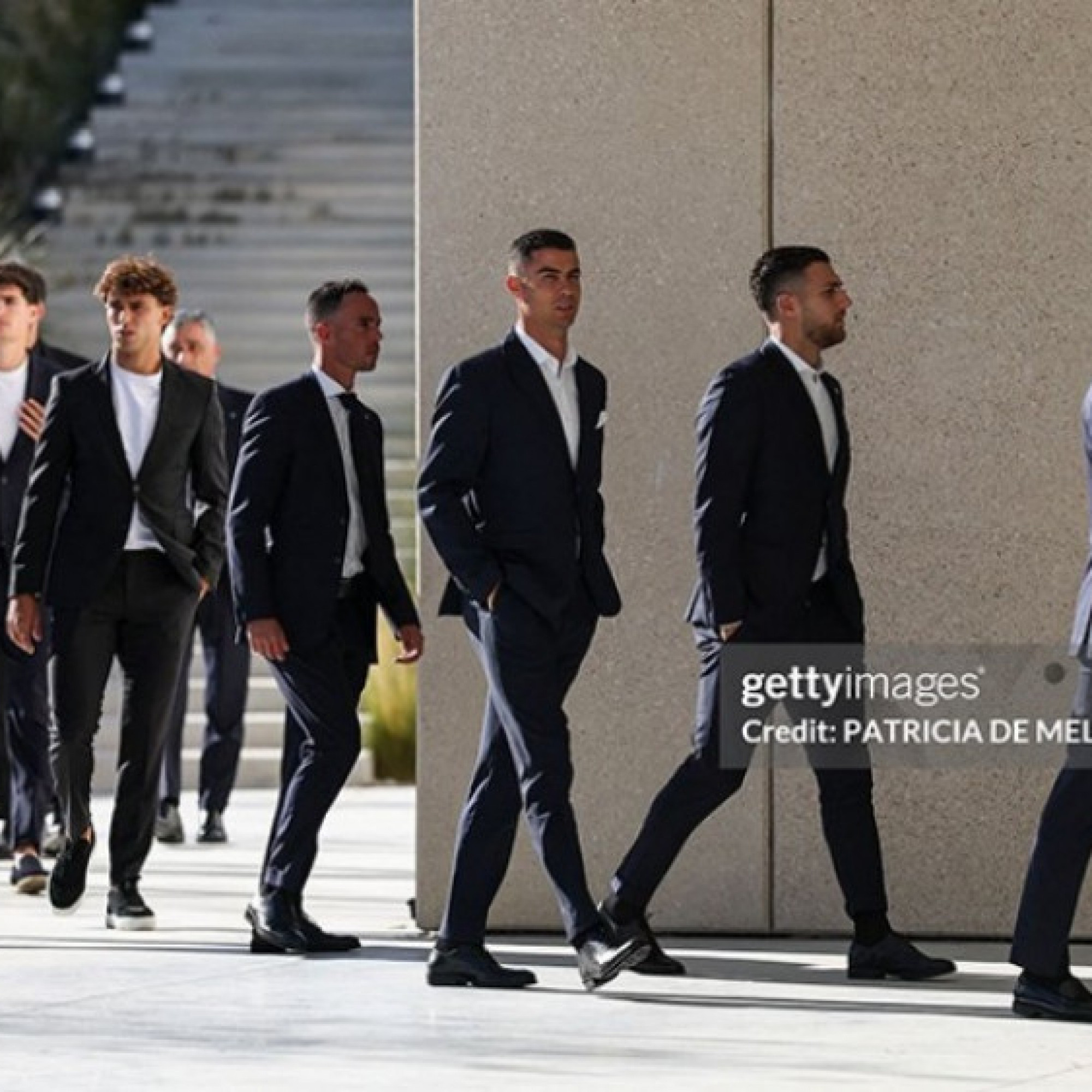  - ĐT Bồ Đào Nha tưởng niệm Jota: Ronaldo lặng người, Neves khắc hình tri ân
