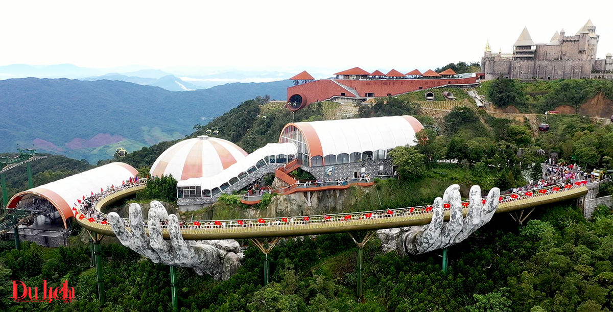 cau vang o ba na hills, diem den an tuong cua du lich da nang - 1