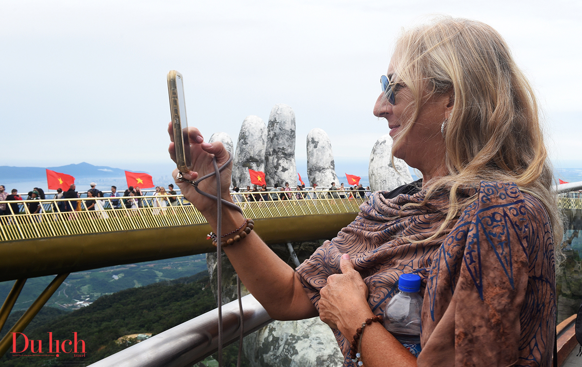 cau vang o ba na hills, diem den an tuong cua du lich da nang - 8