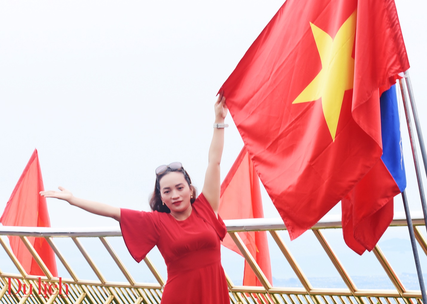 cau vang o ba na hills, diem den an tuong cua du lich da nang - 11
