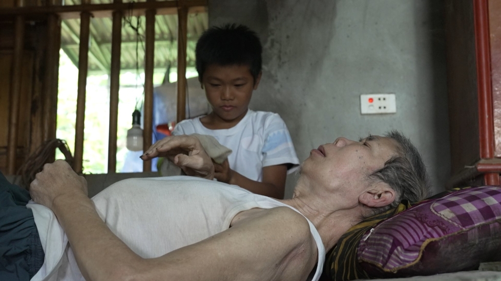 Đại Nghĩa, Ngô Lan Hương và Nguyễn Thái Học lặng người trước những bất hạnh của cậu bé mồ côi - 9