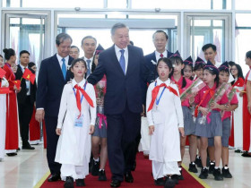  - Lần đầu tiên tất cả các trường cùng lúc hát Quốc ca khai giảng năm học mới