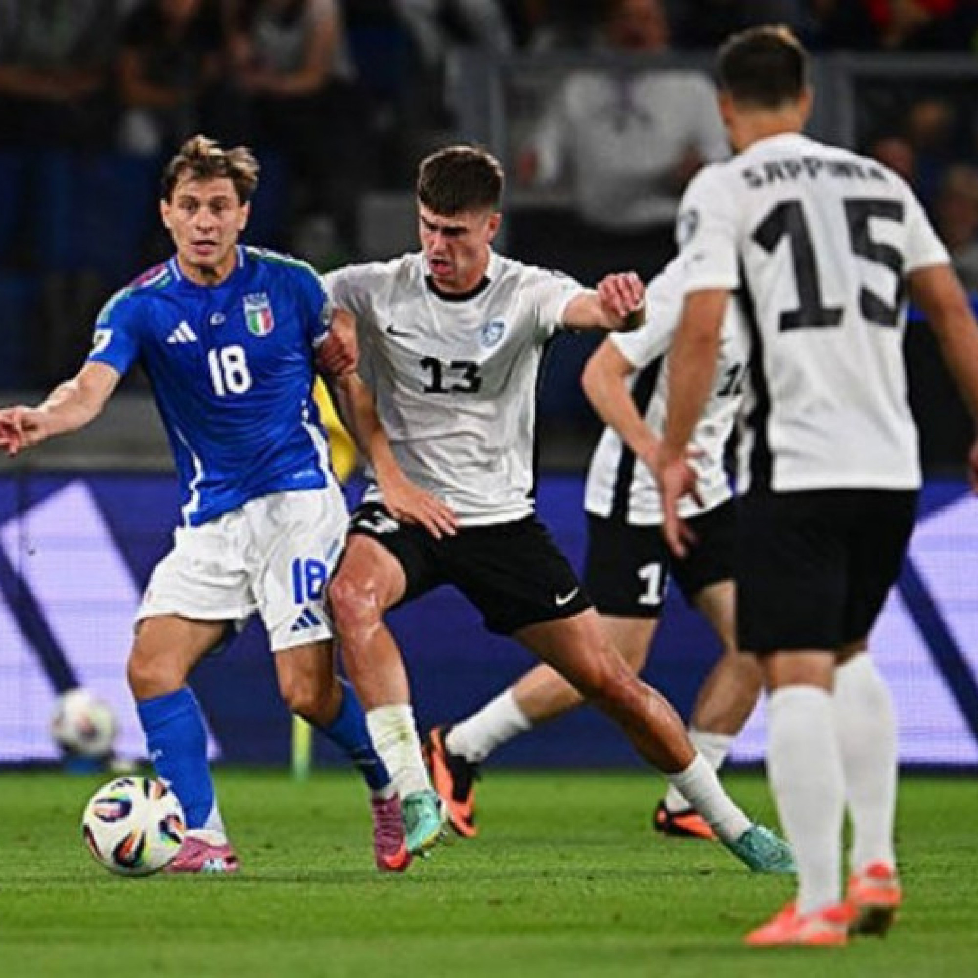  - Video bóng đá Italia - Estonia: Hiệp 2 bắn phá tưng bừng (Vòng loại World Cup)