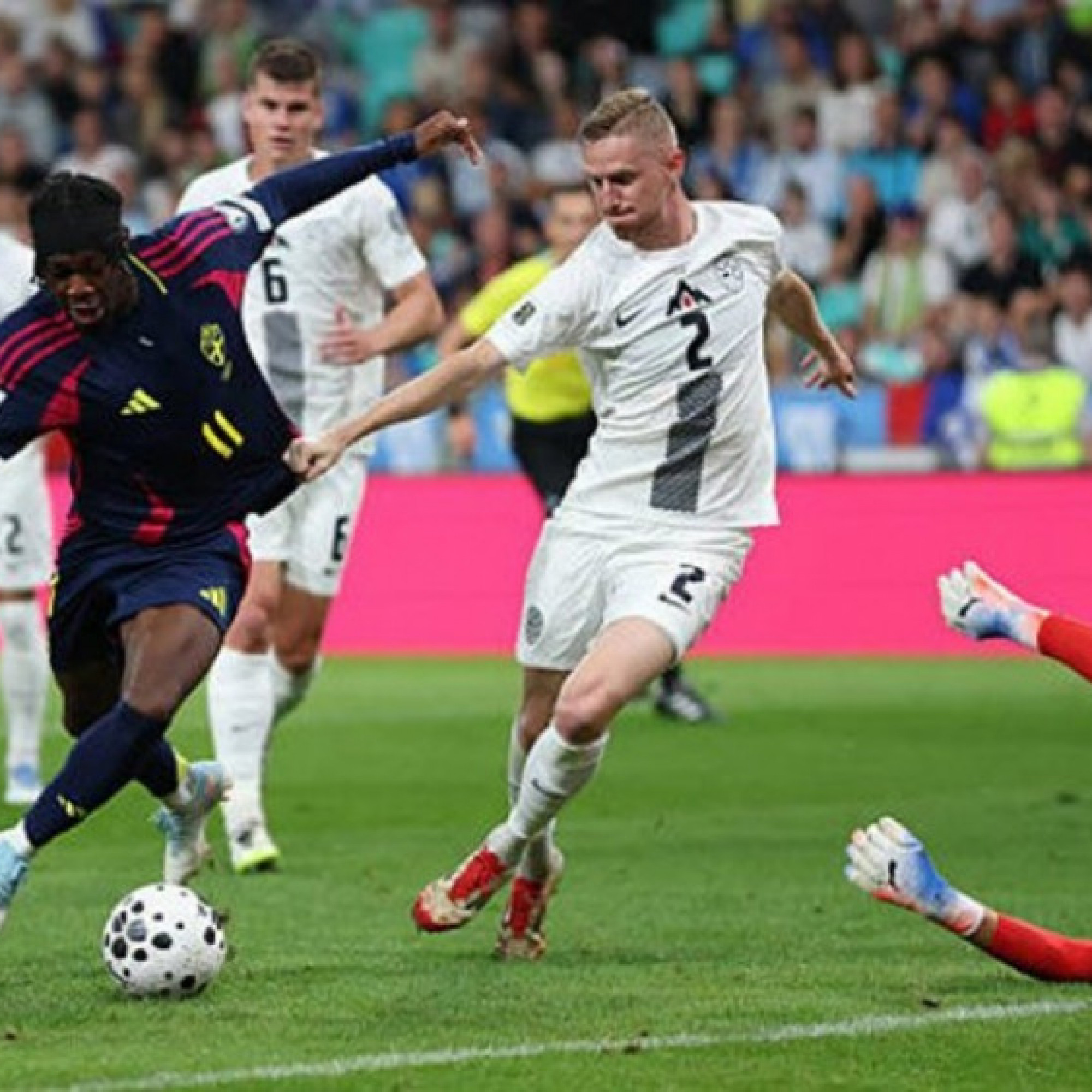  - Video bóng đá Slovenia - Thụy Điển: Vỡ òa phút 90, Sesko không cho Gyokeres ăn mừng (Vòng loại World Cup)