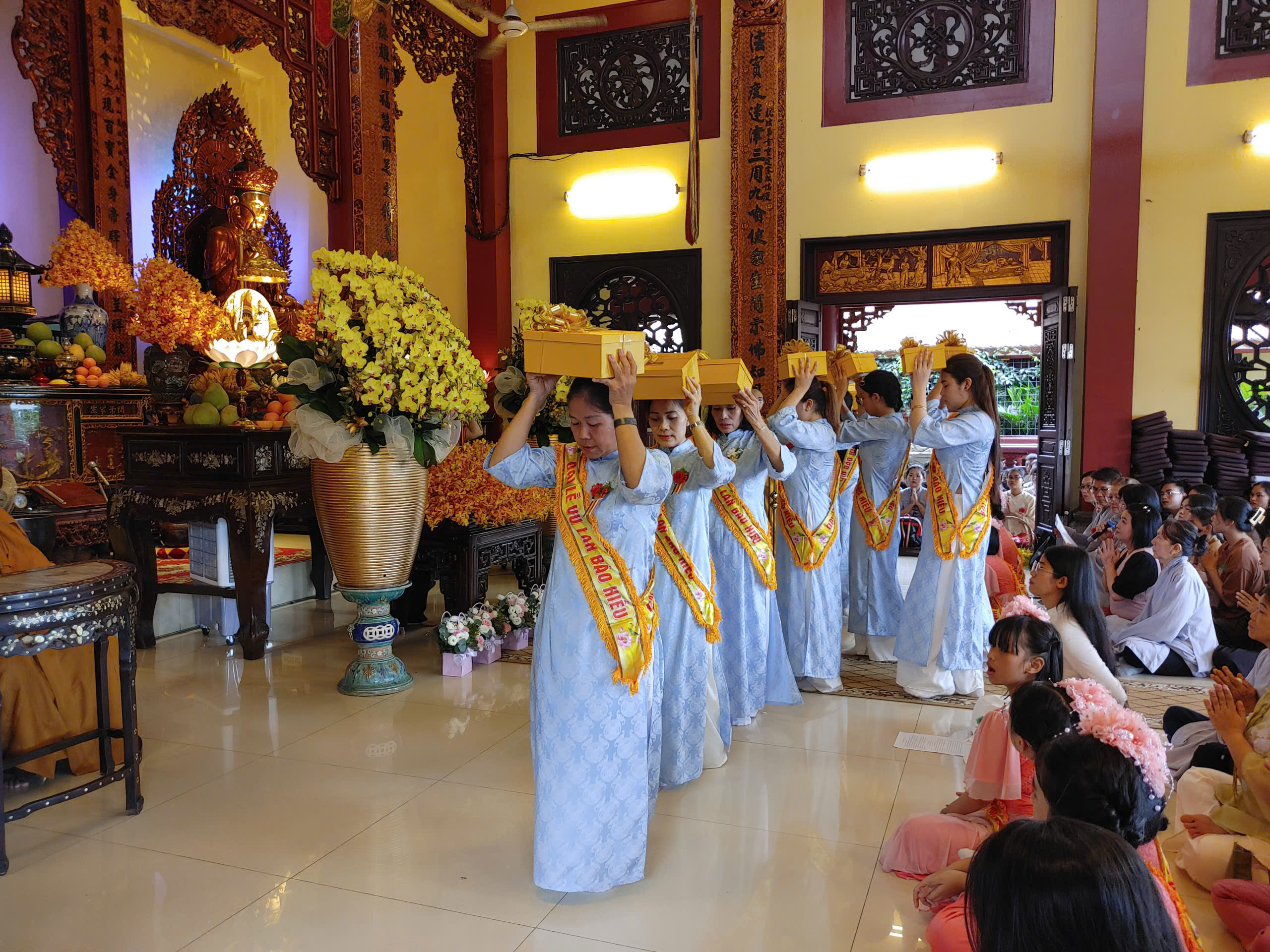 Lễ Vu Lan: Thổn thức trái tim của những người con hướng đến cha mẹ - 11