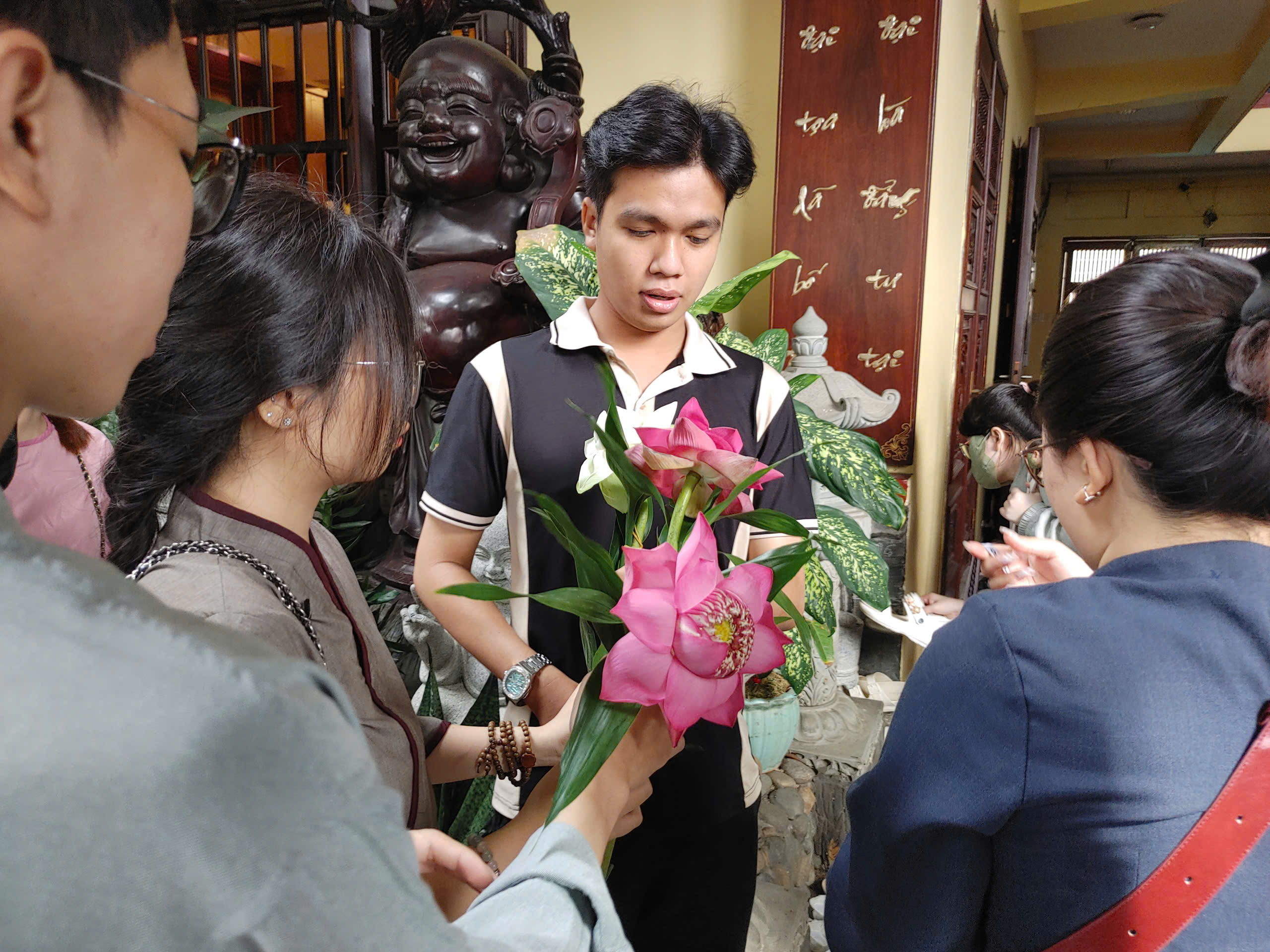 Lễ Vu Lan: Thổn thức trái tim của những người con hướng đến cha mẹ - 14