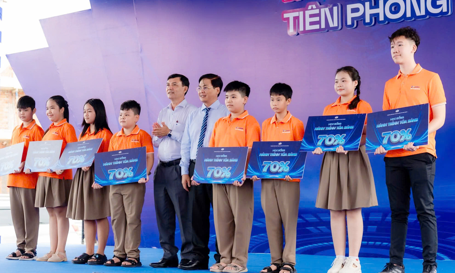 Trường Phổ thông liên cấp FPT Sóc Trăng trao 159 suất học bổng toàn cấp - 8