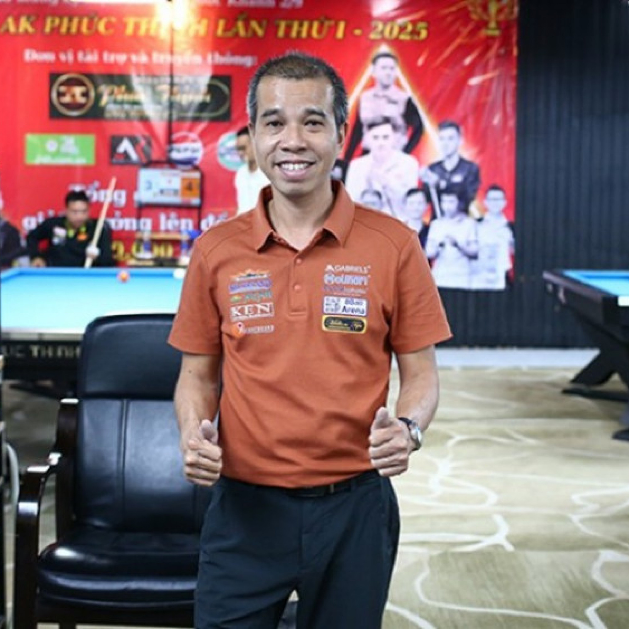 - "Ông trùm bi-a" Trần Quyết Chiến gây sốt, Anh Chiến vào bán kết PBA Tour tiền tỷ