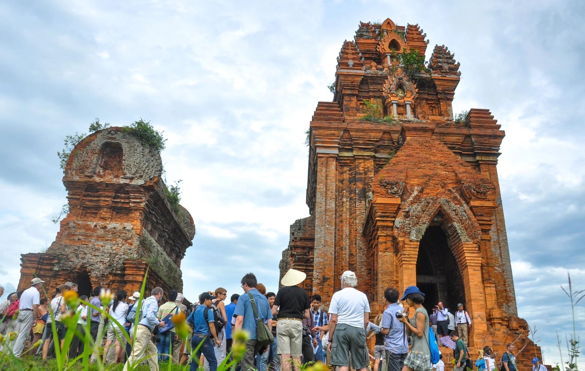 quan the thap cham banh it hon 1.000 nam tuoi me hoac du khach - 4
