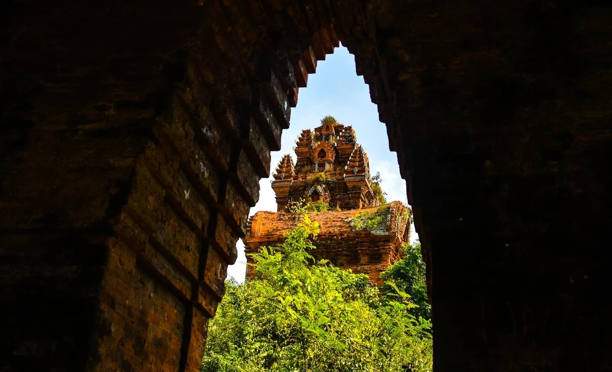 quan the thap cham banh it hon 1.000 nam tuoi me hoac du khach - 5