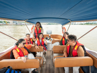  - Đoàn buyer quốc tế hào hứng trải nghiệm tour nội thành TP.HCM