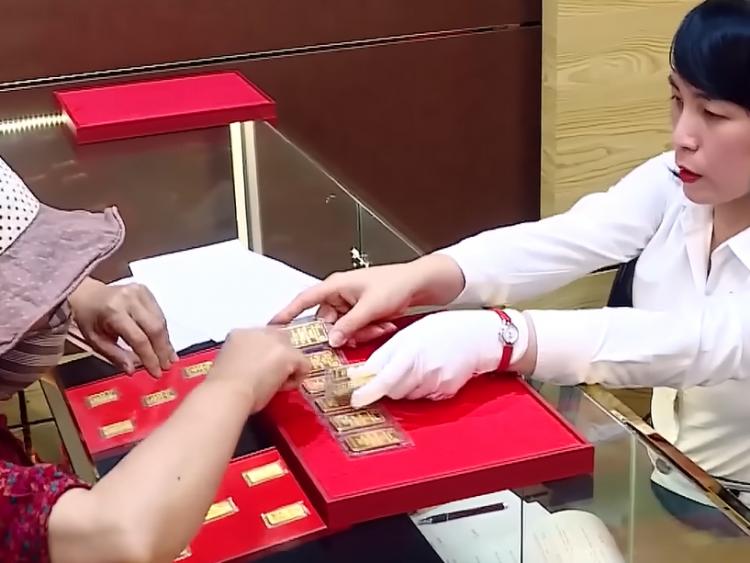 Người dân chỉ nên mua, bán vàng miếng ở nơi có giấy phép