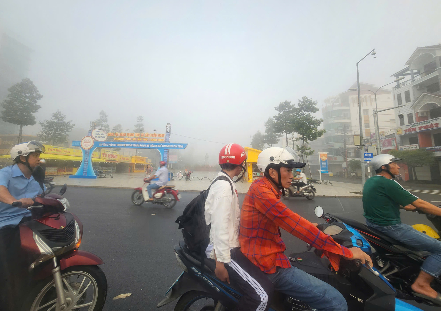 Nhiệt độ xuống thấp, nhiều xã phường ở Cần Thơ sương mù như Đà Lạt - 1