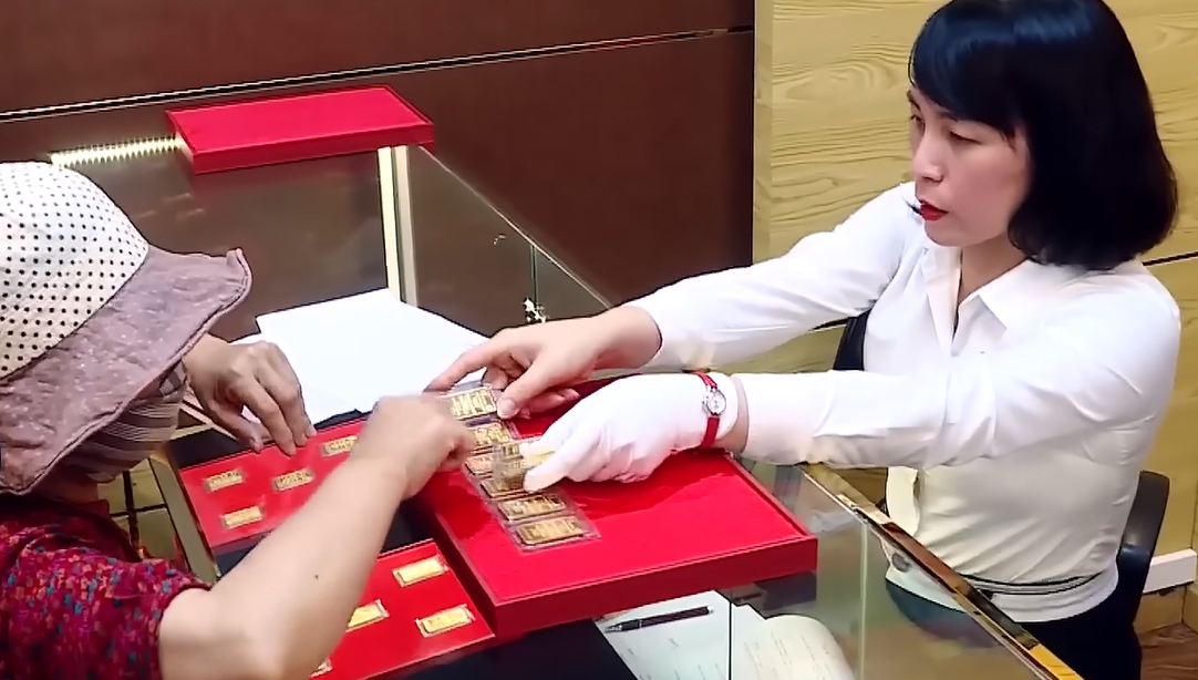 Người dân chỉ nên mua, bán vàng miếng ở nơi có giấy phép - 1