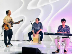  - Band nhạc Lê Minh Sơn biểu diễn tại Không gian triển lãm của Lâm Đồng ở Hà Nội