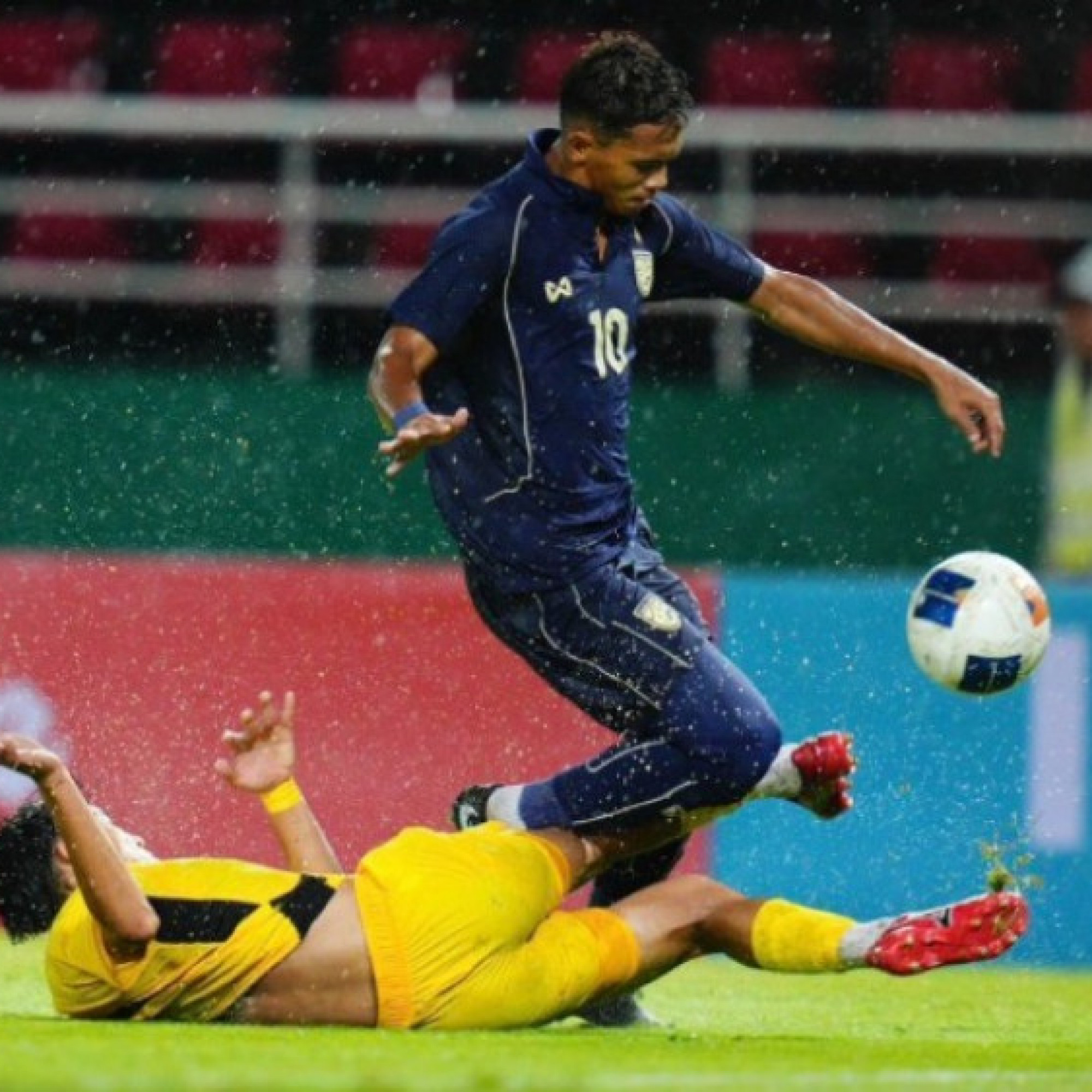  - Trực tiếp bóng đá U23 Thái Lan - U23 Malaysia: Kakana bỏ lỡ 2 cơ hội liên tiếp (U23 châu Á)