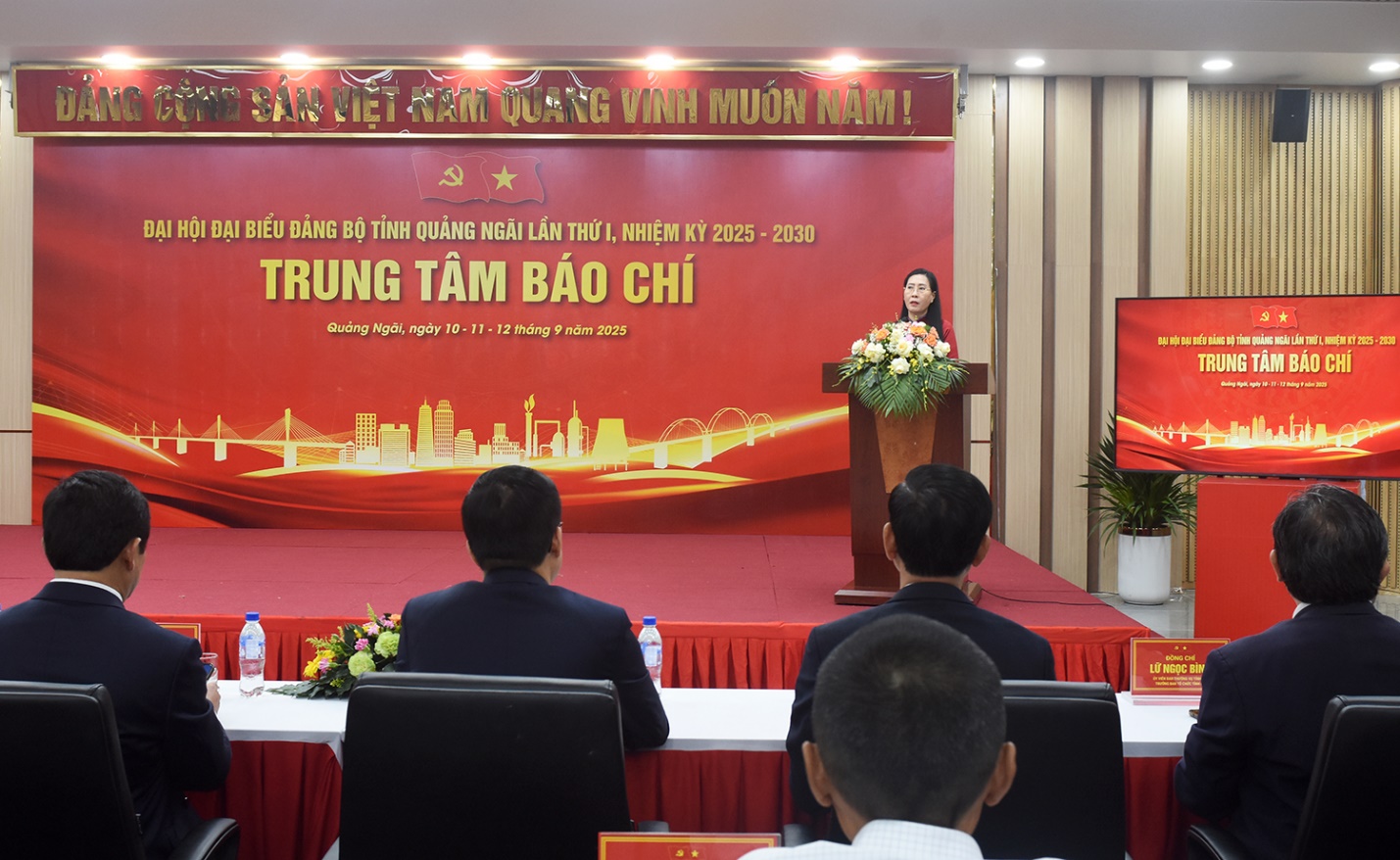 khai truong trung tam bao chi phuc vu dai hoi dai bieu dang bo tinh quang ngai lan thu i - 1