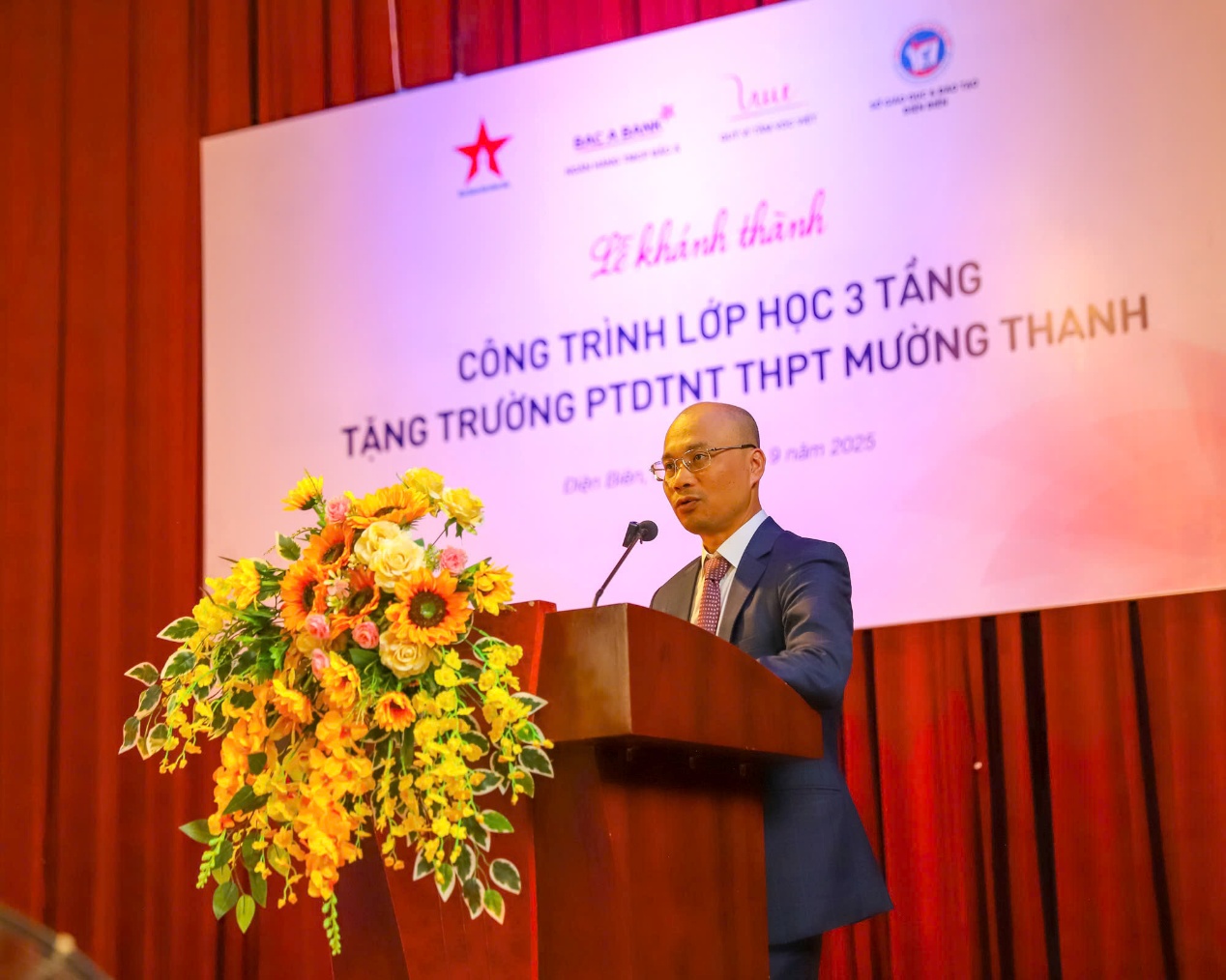 dien bien: khanh thanh cong trinh lop hoc gan 7 ty dong - 5