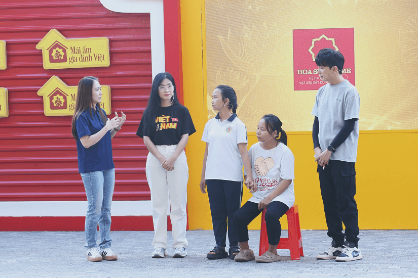 Thanh Thảo và Hà Myo bật khóc trước cô bé mồ côi, sống một mình trong ngôi nhà cũ do ông ngoại để lại - 2