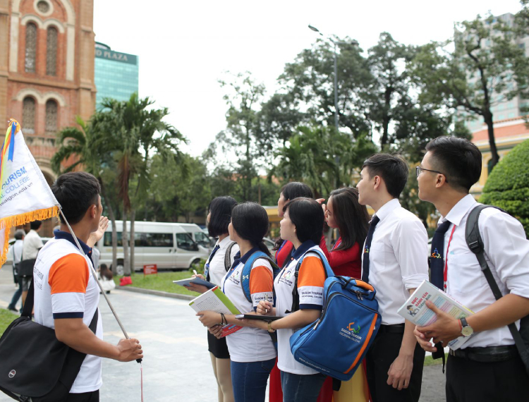Lương thấp, áp lực cao, ngành du lịch đối mặt với khủng hoảng nhân lực