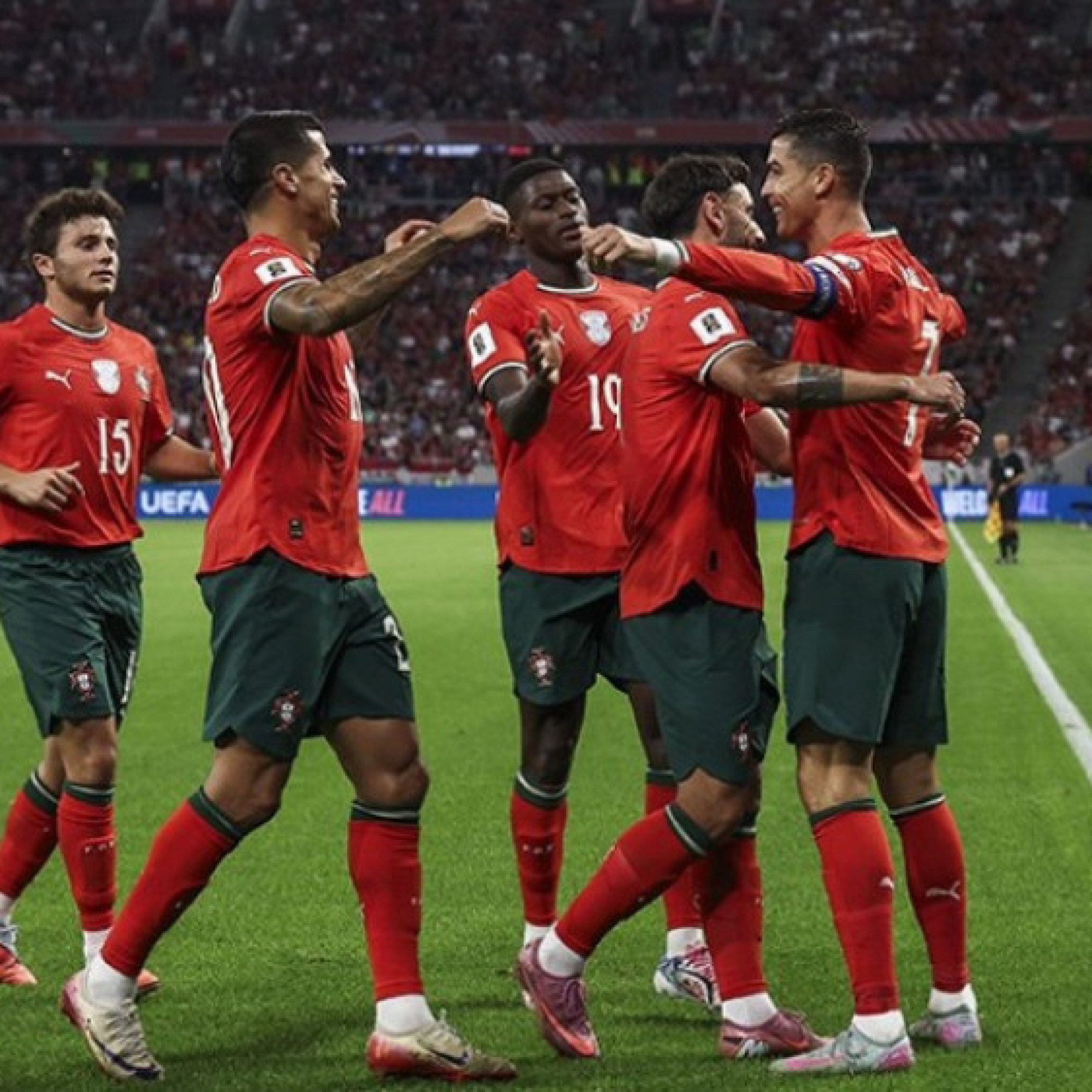  - Bồ Đào Nha ngày càng biến ảo, bản lĩnh: Giấc mơ cúp vàng thế giới cho Ronaldo