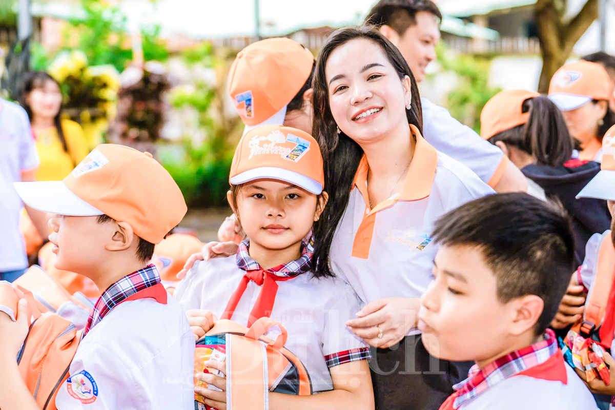 Hành trình lan tỏa yêu thương đến những trái tim nhỏ vùng xa - 1