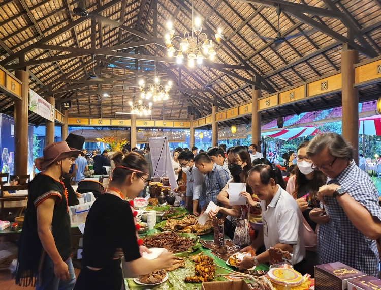 Tặng du khách 10.000 suất ăn đặc sản Sài Gòn - TP.HCM tại 'Chuyến tàu ẩm thực'