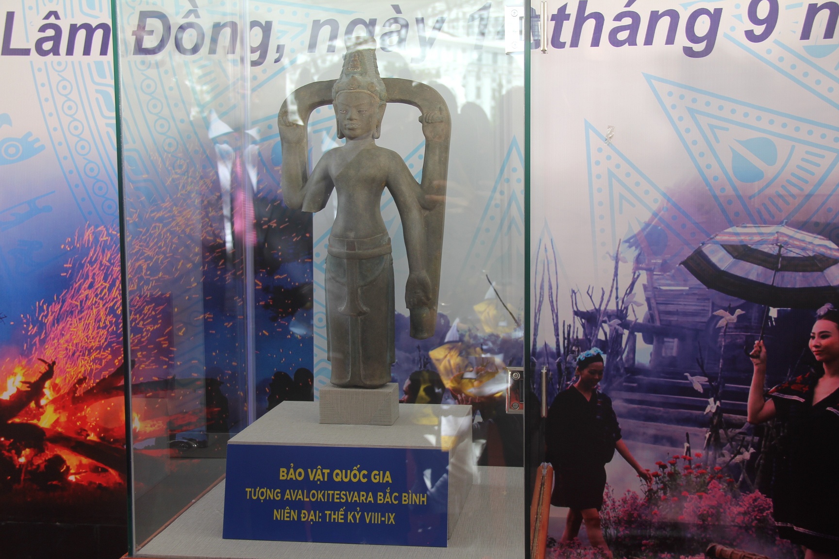 Tượng bằng đá sa thạch cổ được công nhận bảo vật quốc gia - 3