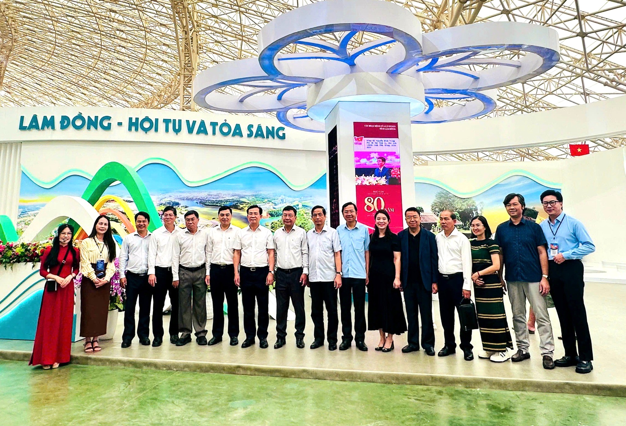 Lâm Đồng vinh dự nhận Bằng khen của Thủ tướng tại Triển lãm thành tựu Đất nước - 2