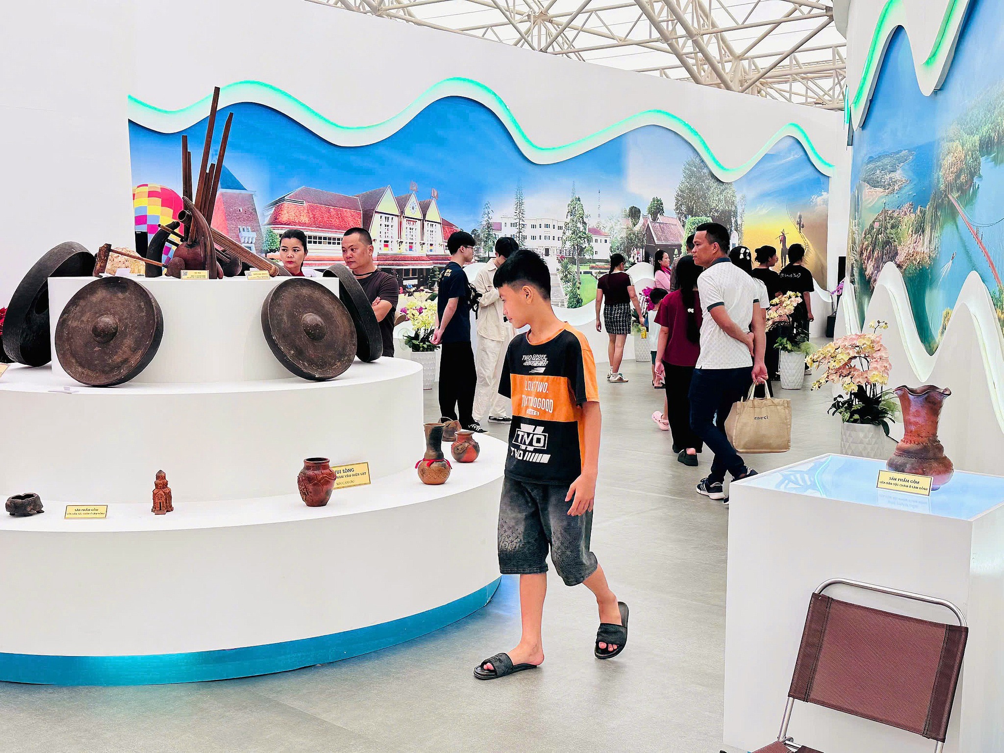 Lâm Đồng vinh dự nhận Bằng khen của Thủ tướng tại Triển lãm thành tựu Đất nước - 4