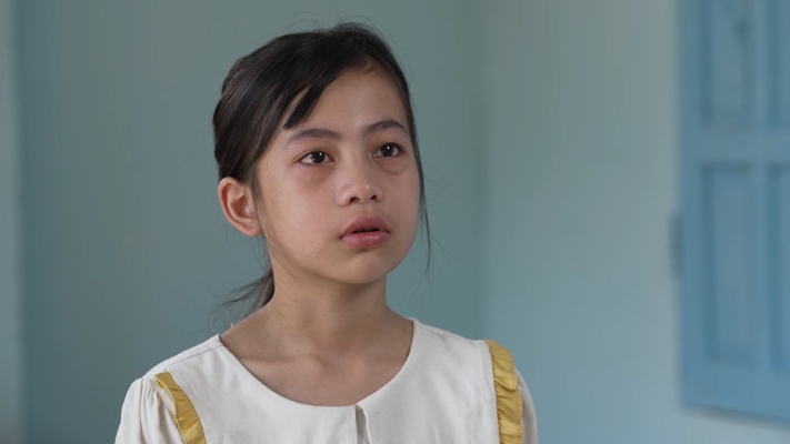 Lâm Vỹ Dạ bật khóc, Hoàng Thùy xót xa khi chứng kiến cảnh thiếu thốn tình cảm gia đình của các bé mồ côi - 1