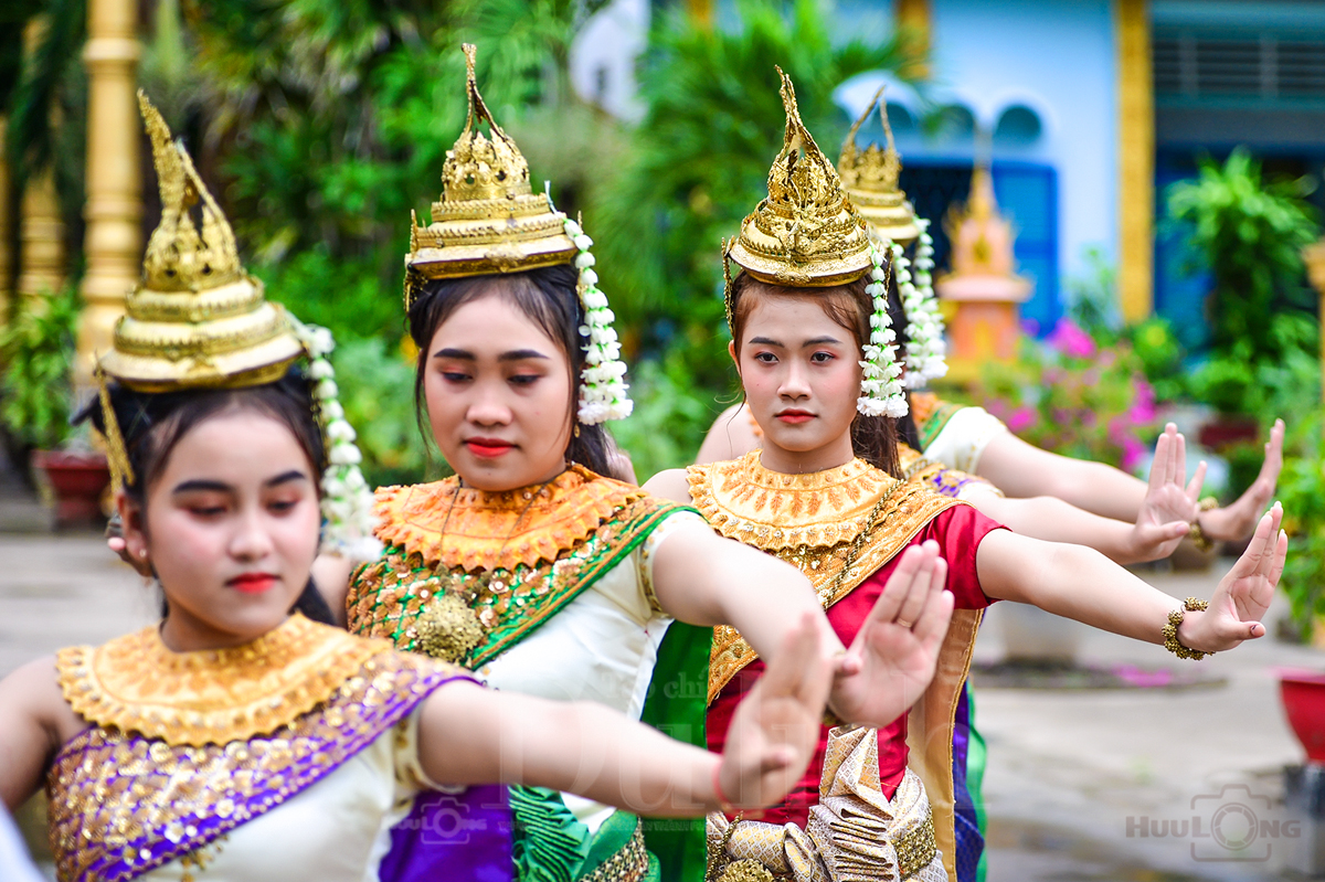 Rộn ràng lễ hội đua bò tưng bừng đón tết Sen Dolta vào mùa - 13