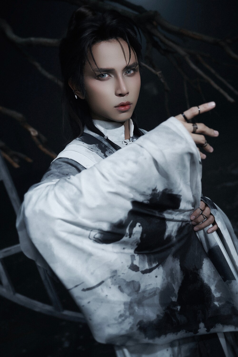 Neko Lê “chơi lớn” với MV trắng đen "Si", tiếp tục bắt tay đạo diễn Kiên Ứng sau concert “Anh Trai Vượt Ngàn Chông Gai” - 2